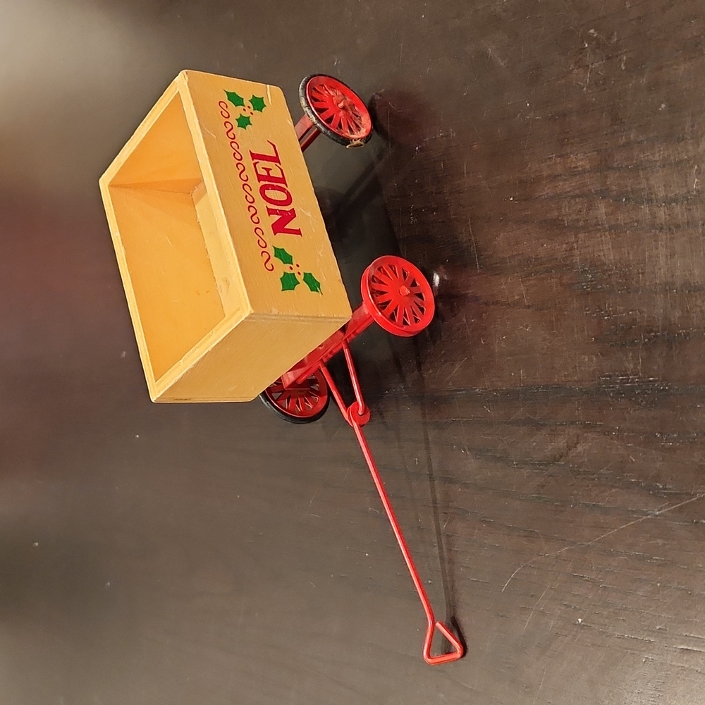 Sees Candies "Noel" Wooden Movable Wagon